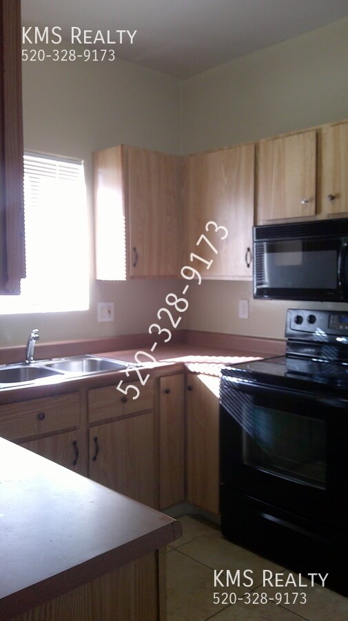 Building Photo - 3 Beds / 2 1/2 Baths  -  OWNER / AGENT
