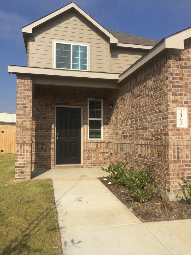 Building Photo - 3103 Quail St