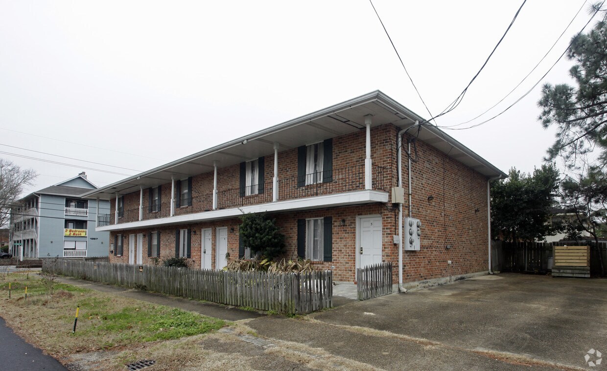 Building Photo - 1358 Lake Ave