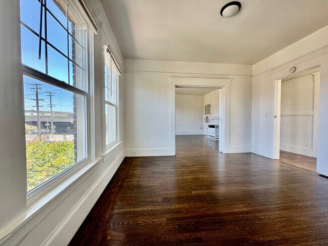 Foto del edificio - 3629 West St