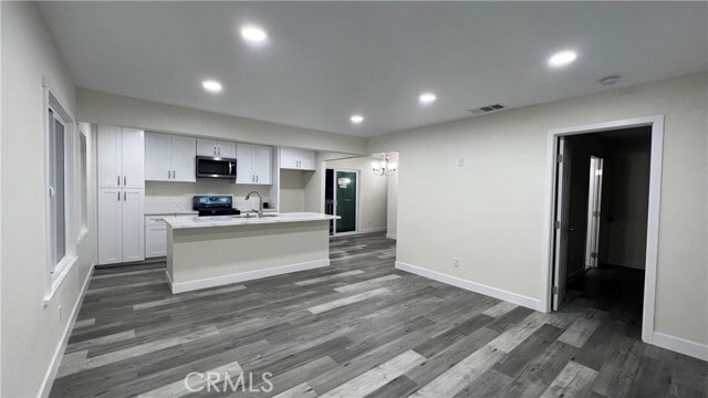 Building Photo - 600 W Wilshire Ave