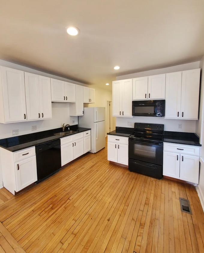 Kitchen with Dishwasher - 526 E Burleigh St