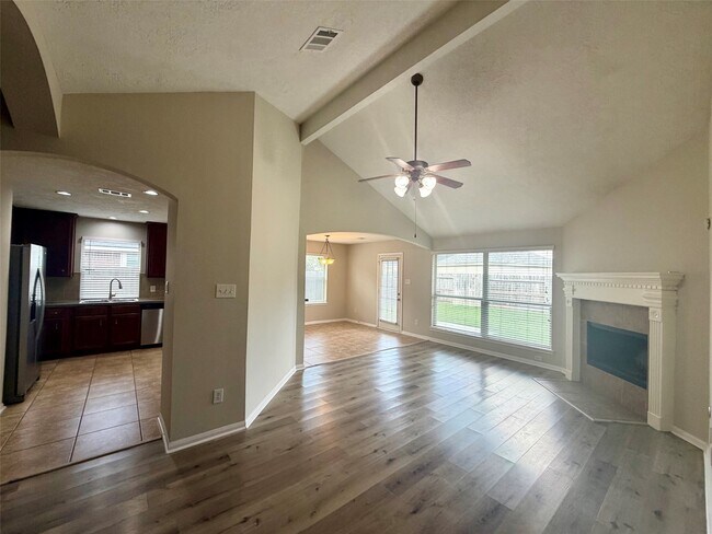 Foto del edificio - 3715 Humble Dr
