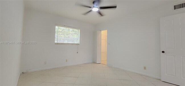 Foto del edificio - 304 NW 30th Ct