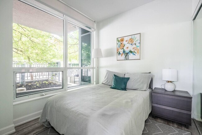 Building Photo - 250 Fort York Blvd