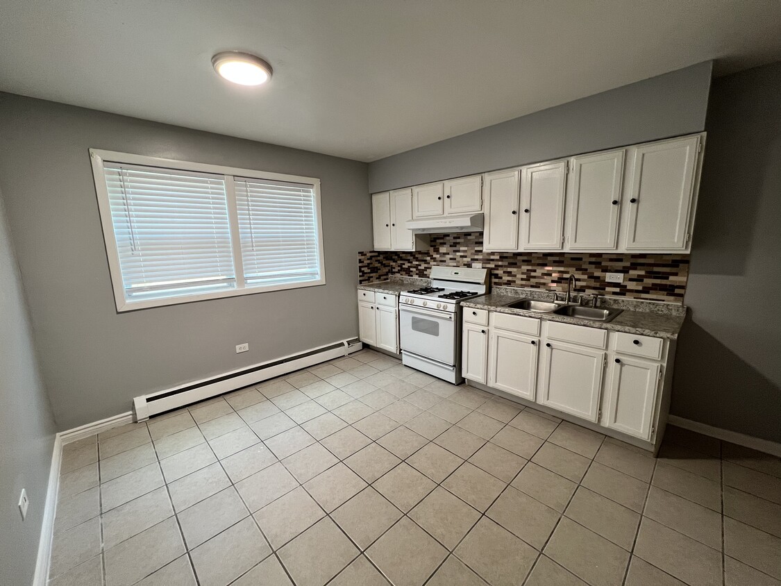 355 Luella Ave Unit 2, Calumet City, IL 60409 Apartments in Calumet