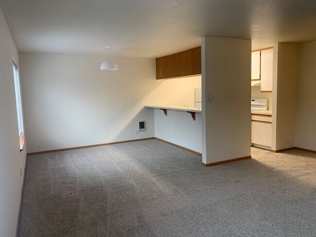 Foto del edificio - NE Bend Apartment Available 6/15