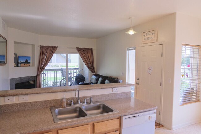 Building Photo - Two Bedroom Condo Available in Miramonte i...