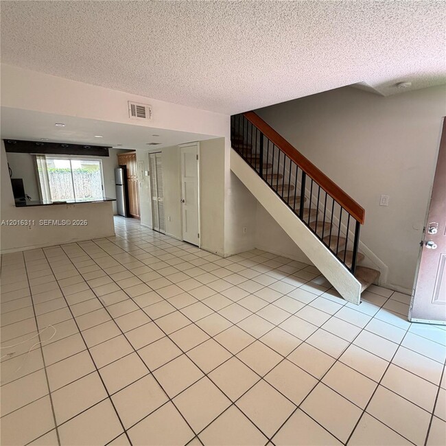Foto del edificio - 680 NW 82nd Pl