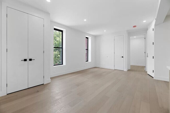 Building Photo - 475 Sixth Avenue
