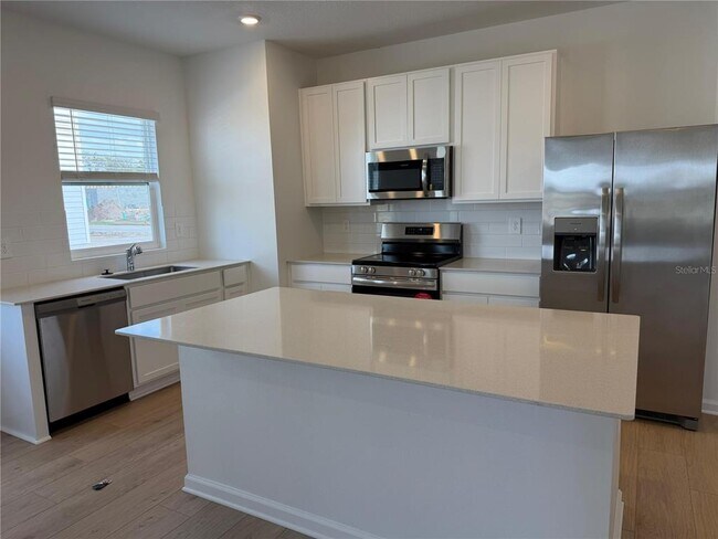 Foto del edificio - 5151 Loyalty Dr