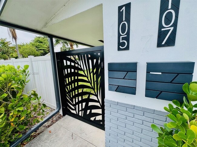 Foto del edificio - 105-107 NE 30th Ct