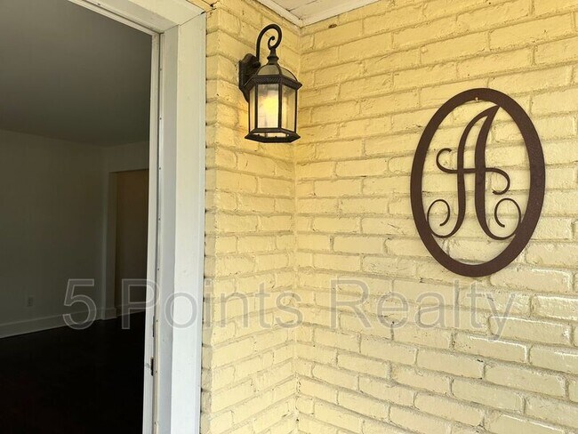 Photo - 1715 Luton St Apartment