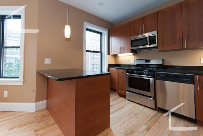 Building Photo - AWESOME 5 BED 2 BATH IN BRIGHTON!!!!!