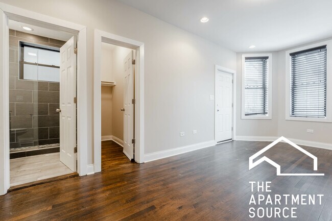 Building Photo - 2019 N Hoyne Ave