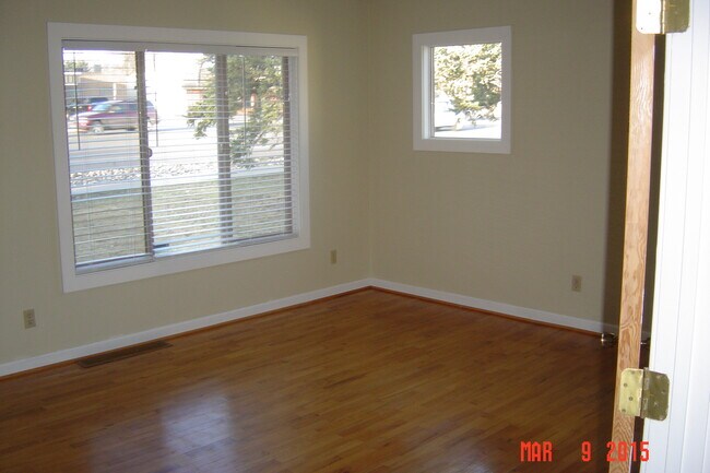Building Photo - 736 Grand Ave