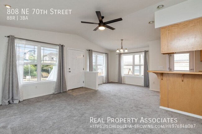 Foto del edificio - 808 NE 70th St