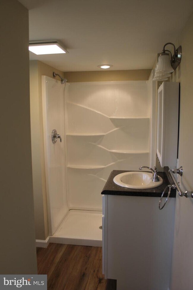 Foto del edificio - 10 Main St N