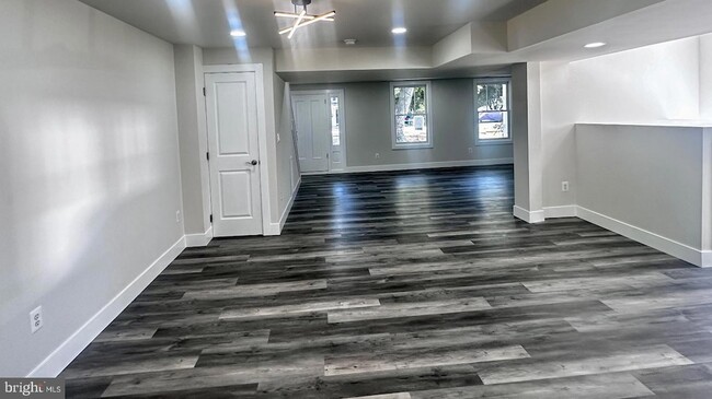 Foto del edificio - 5241 Main St