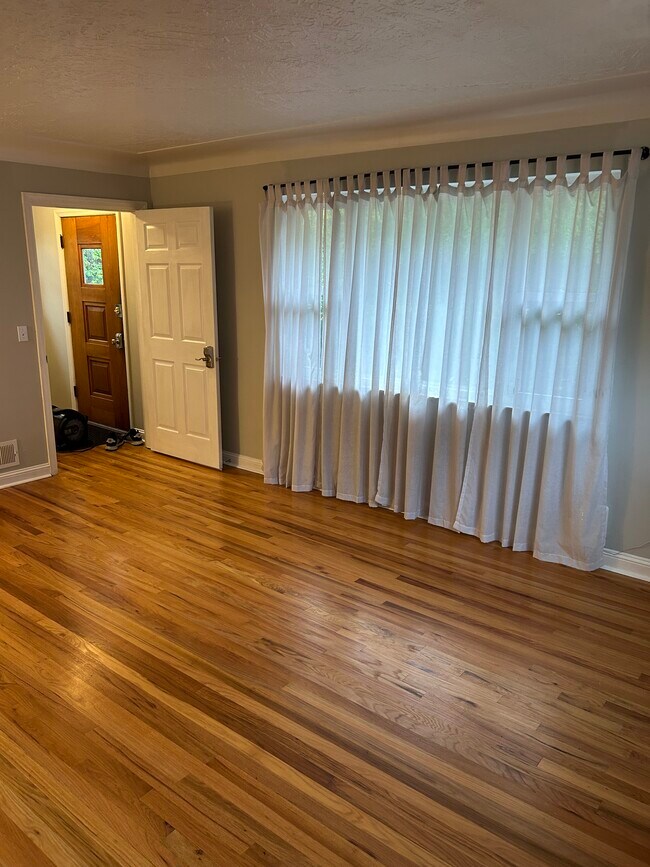 Entry Living Room - 1877 Memorial Pky