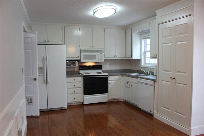 Foto del edificio - 2648 Morning Glory Pl NW