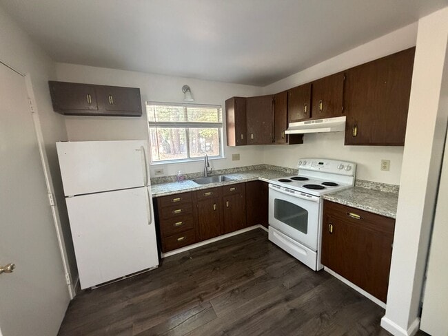 Building Photo - 1335 Kyburz Ave