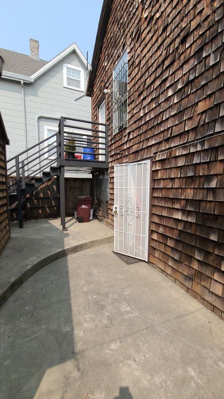 Foto del edificio - 2025 E 20th St