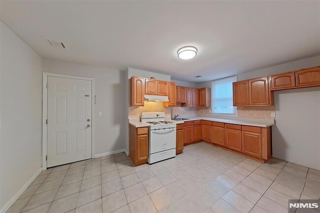 Photo - 10 Fleming Ave Apartment