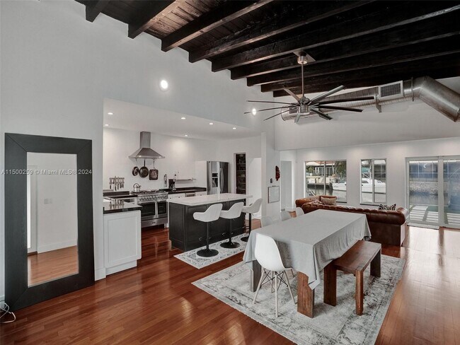 Foto del edificio - 1101 NE 90th St