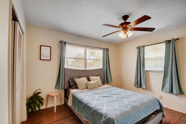 Building Photo - 103 SW 10th Ave