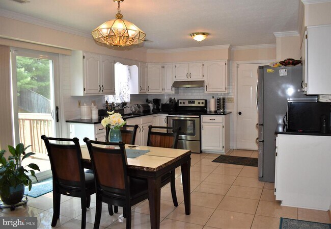 Foto del edificio - 10709 Blackstone Ave