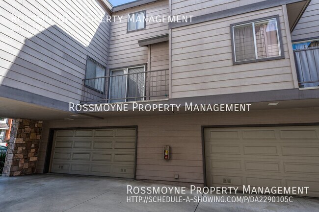 Building Photo - Elegant 2 Bedroom 2 1/2 Bath Townhouse, No...