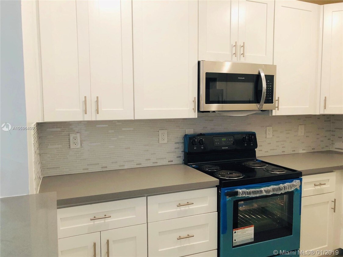 Foto principal - 930 N 14th Ct