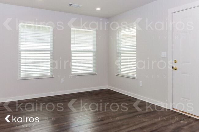 Building Photo - 6208 Burbank Crossing Loop
