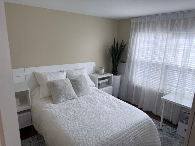 Foto del edificio - 2727 Borkshire Ln