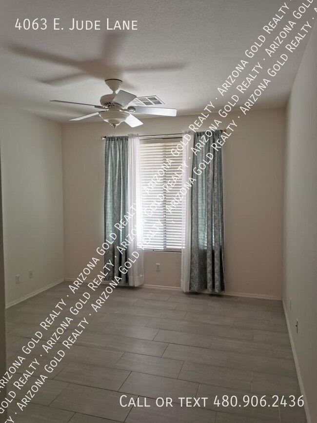 Foto del edificio - 4063 E Jude Ln