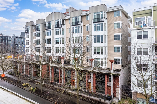 Building Photo - Helix Ellipse