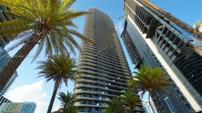 Building Photo - 801 S Miami Ave