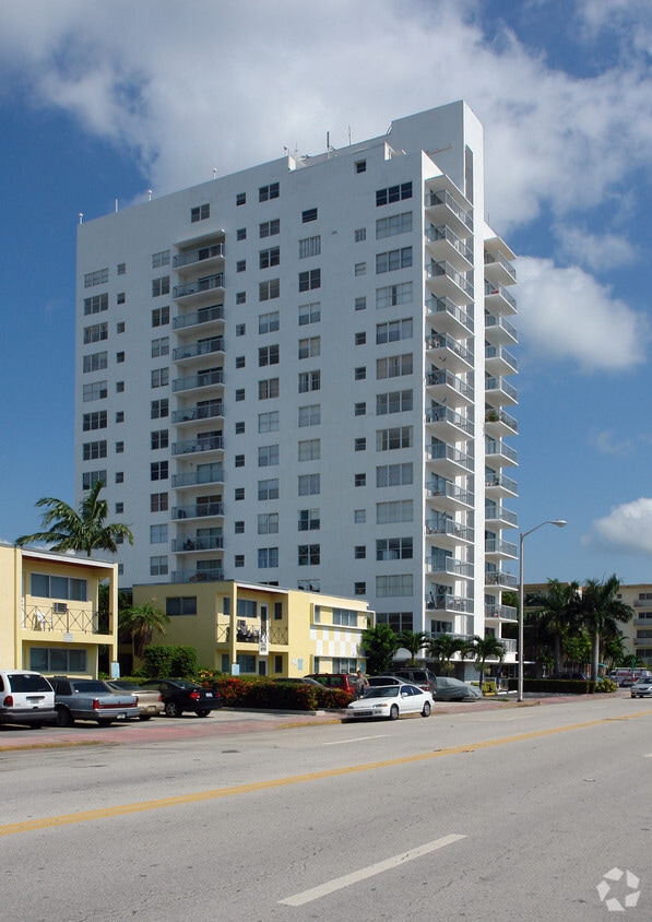 Primary Photo - Le ROI Residences