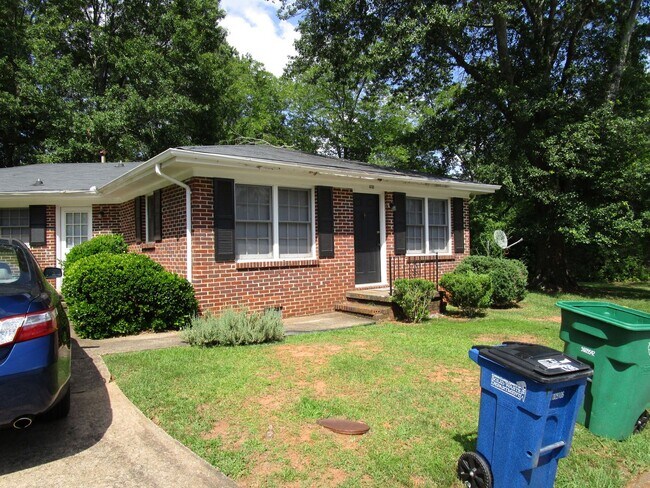 Building Photo - 3 BR, 2 BA House