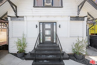 Building Photo - 1246 N Formosa Ave