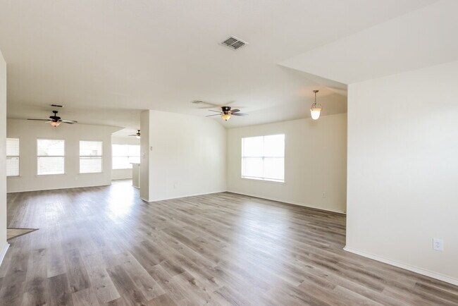 Building Photo - 3691 Juniper Hills Dr