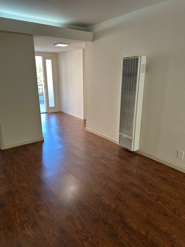 Building Photo - 1405 Oak Grove Ave