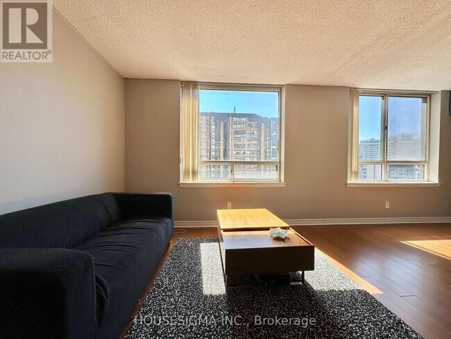 Photo du bâtiment - 633-1633 Bay St.