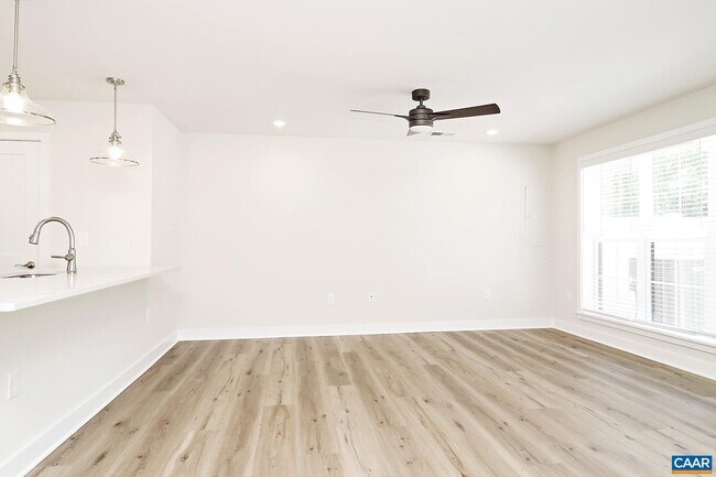 Building Photo - 950 Belvedere Way