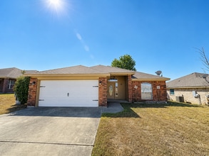 Building Photo - 3806 Tatonka Dr