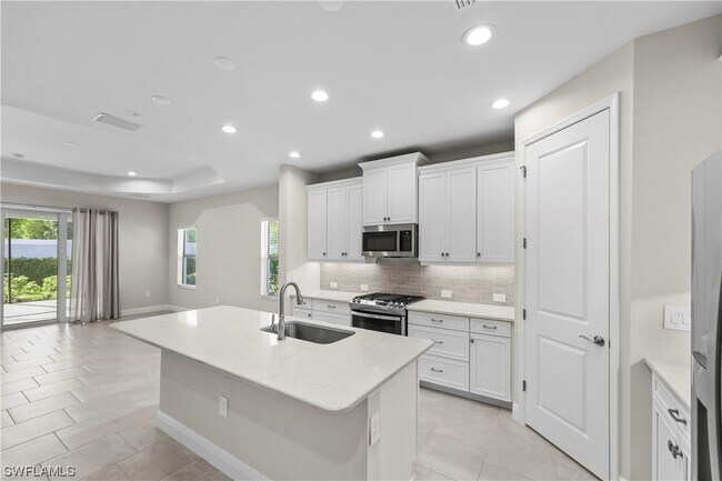 Building Photo - 2373 Ariane Dr