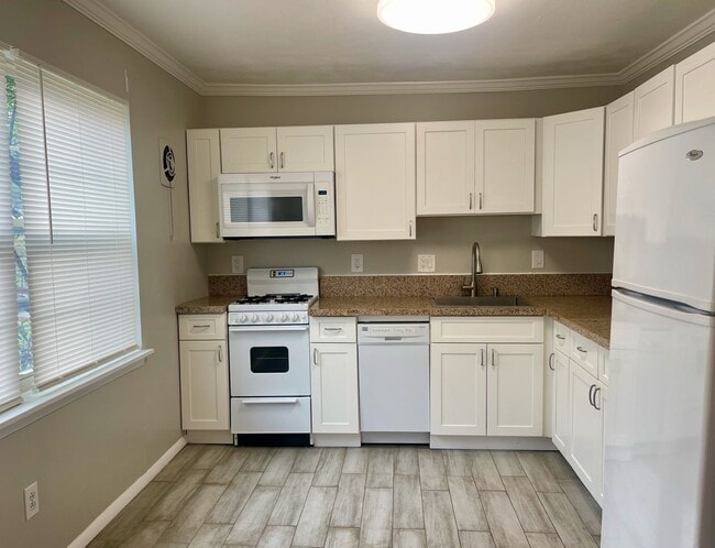 Photo - Best in Class at Berkeley Square! Apartment