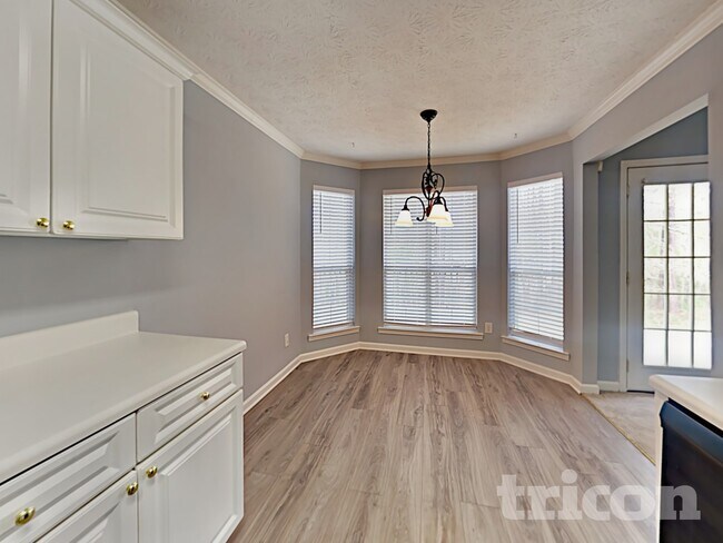 Foto del edificio - 555 Chaseridge Dr