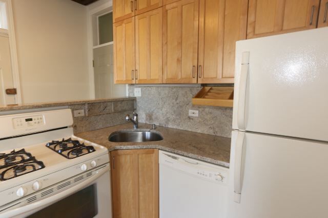 Foto del edificio - 2141 W Webster Ave